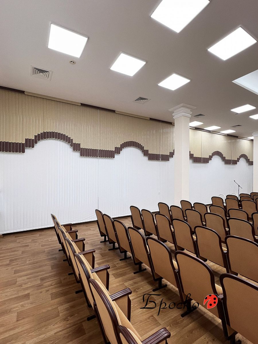 Мультифактурные жалюзи в актовый зал